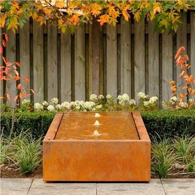 Corten Steel осветена водна маса
