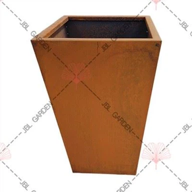 Стоманени плантатори Corten на открито