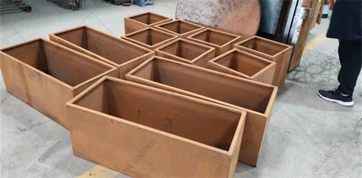 Easy Assembly Metal Planters