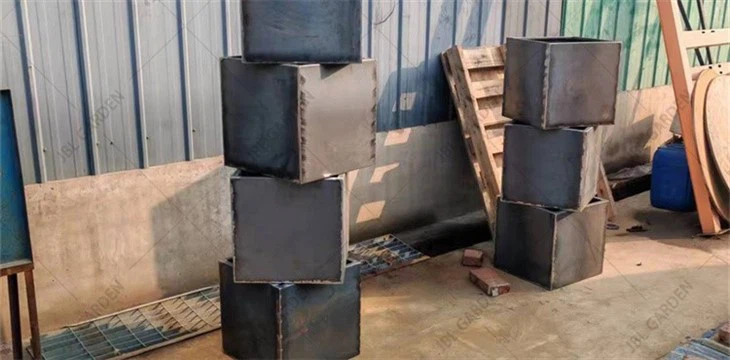 Easy Assembly Metal Planters