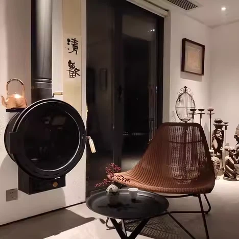 Висяща камина с кръгла стъклена врата