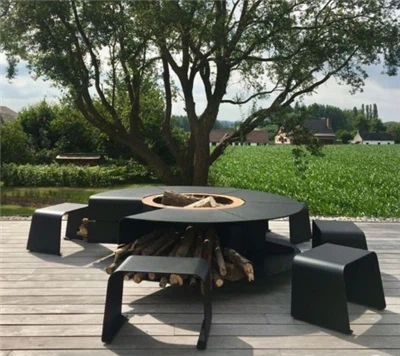 Кръгла яма за огнище на дървени въглища с плот